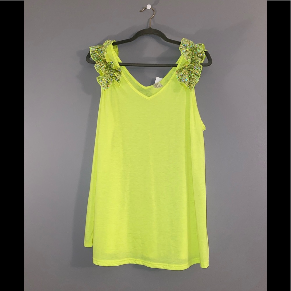 Metallic shoulder tank